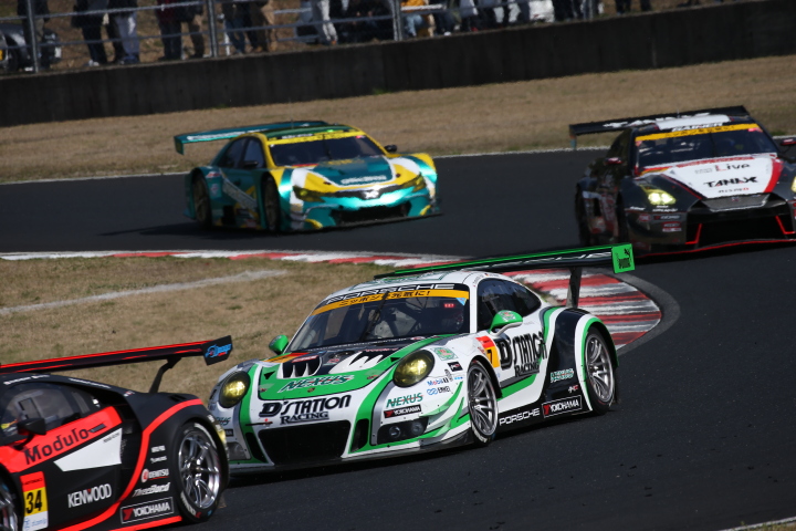 決勝レース: 藤井誠暢（D'station Porsche）