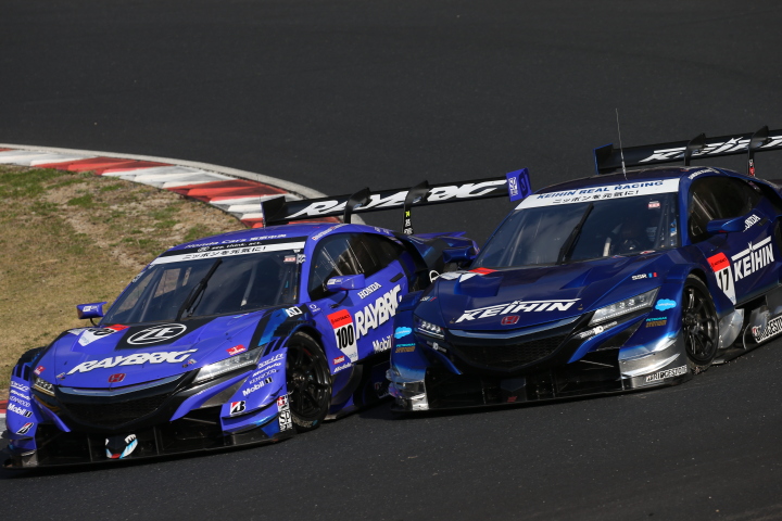 決勝レース: 山本尚貴（RAYBRIG NSX-GT） vs 塚越広大（KEIHIN NSX-GT）