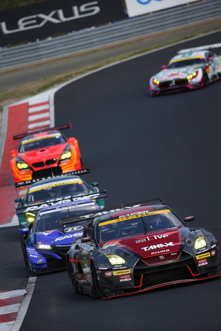 決勝レース: 吉田広樹（GAINER TANAX triple a GT-R）