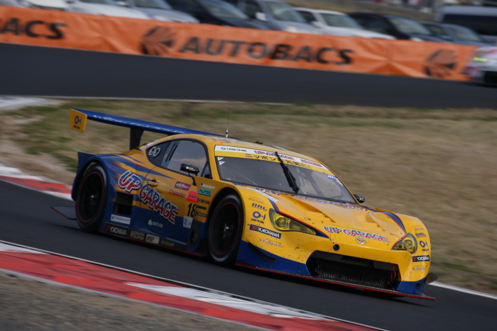 決勝レース: 小林崇志（UPGARAGE 86 MC）