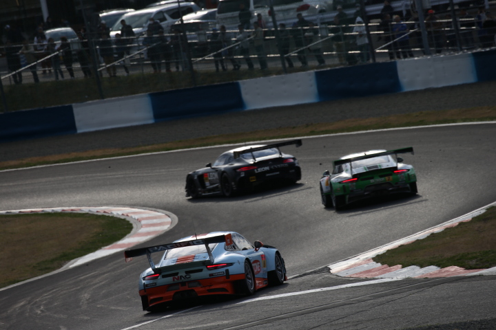 決勝レース: 石川京侍（GULF NAC PORSCHE 911）