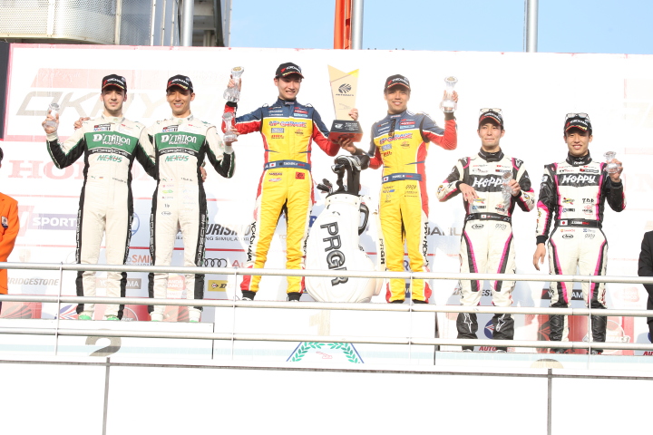 表彰式: GT300クラスの上位3チーム