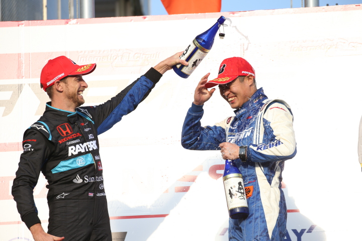 表彰式: GT500クラスのシャンパンファイト