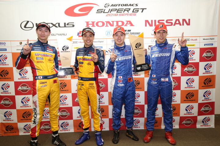 決勝記者会見: 両クラスのウィナー