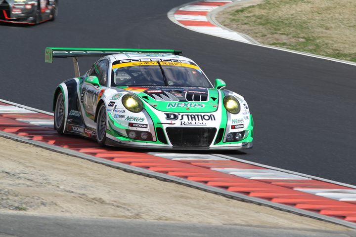 GT300クラス決勝2位は藤井誠暢／スヴェン・ミューラー組（D'station Porsche）
