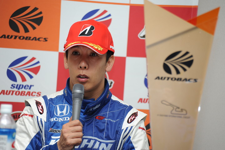 決勝記者会見: GT500クラス優勝の小暮卓史（KEIHIN REAL RACING）