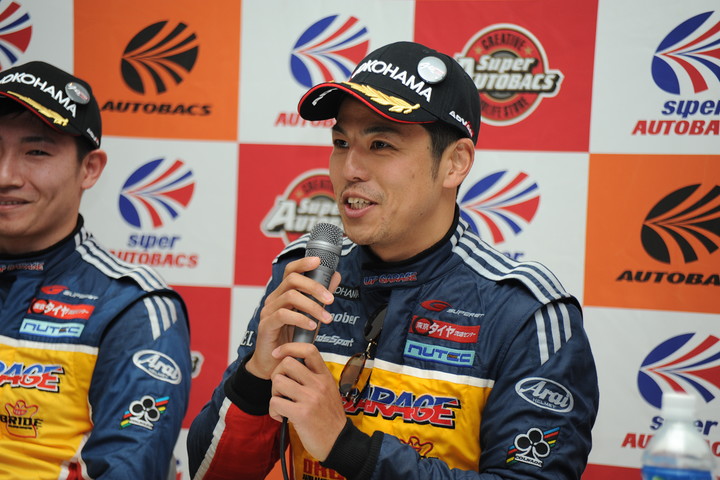 決勝記者会見: GT300クラス優勝の中山友貴（TEAM UPGARAGE）