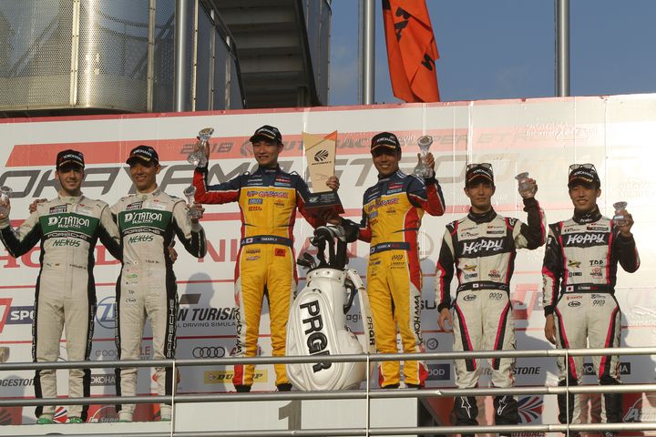 GT300クラスの表彰式