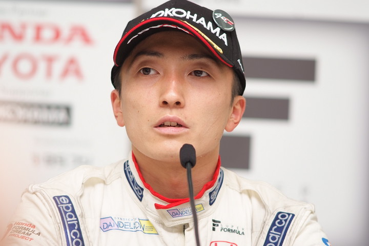 決勝記者会見: 3位の野尻智紀（DOCOMO TEAM DANDELION RACING）