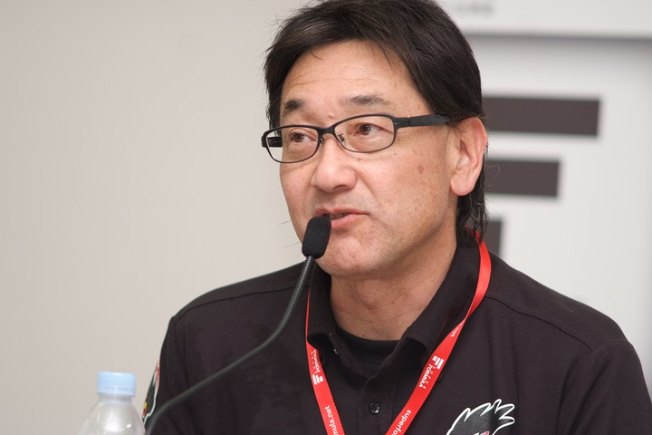 決勝記者会見: 優勝チーム監督の手塚長孝氏（TEAM MUGEN）