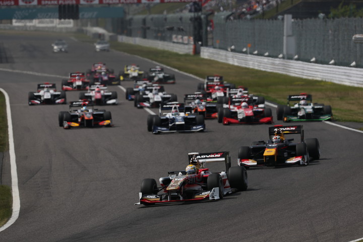 51周の決勝レースがスタートした