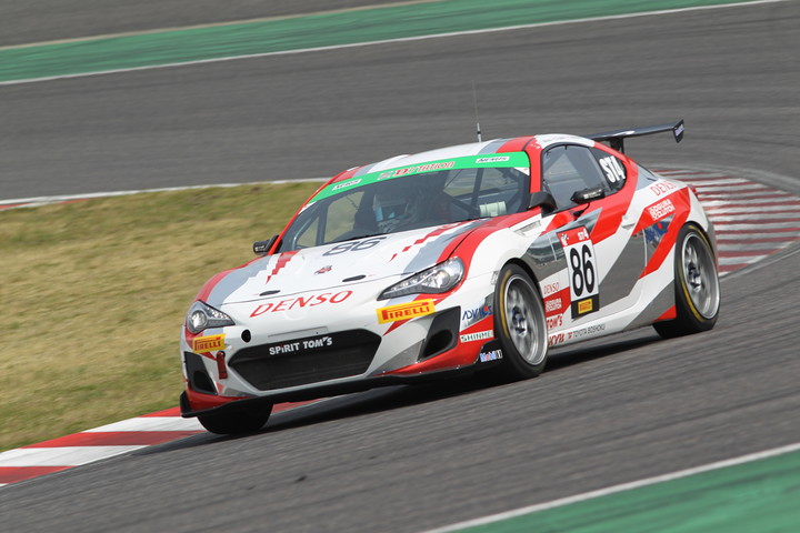 ST-4クラス優勝は松井孝允／中山雄一／坪井翔組（TOM'S SPIRIT 86）