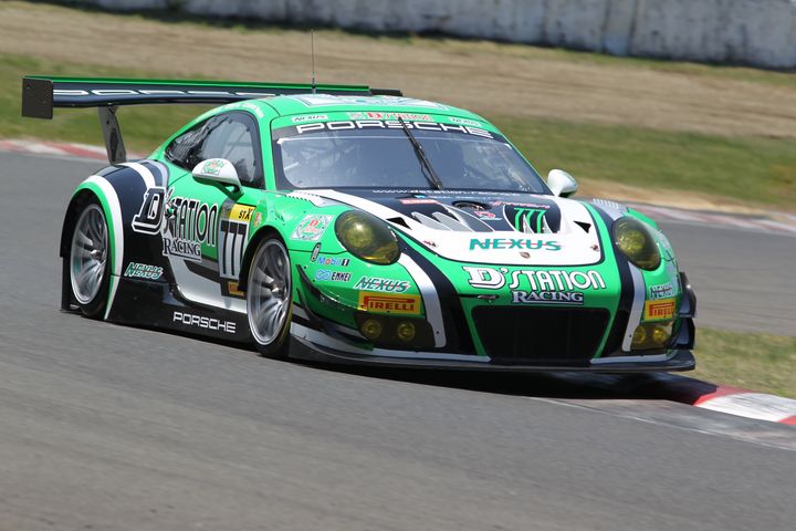 ST-Xクラスポールポジションの星野敏／荒聖治／近藤翼組（Ｄ'station Porsche）