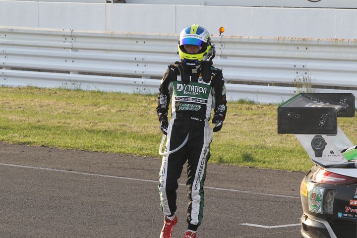 優勝して戻ってきた近藤翼（Ｄ'station Porsche）