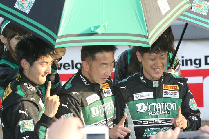 優勝した星野敏／荒聖治／近藤翼組（Ｄ'station Porsche）