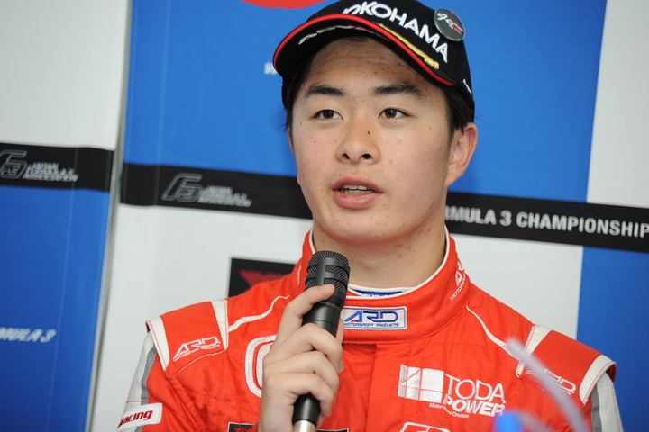 予選記者会見: 3位の大湯都史樹（TODA RACING）