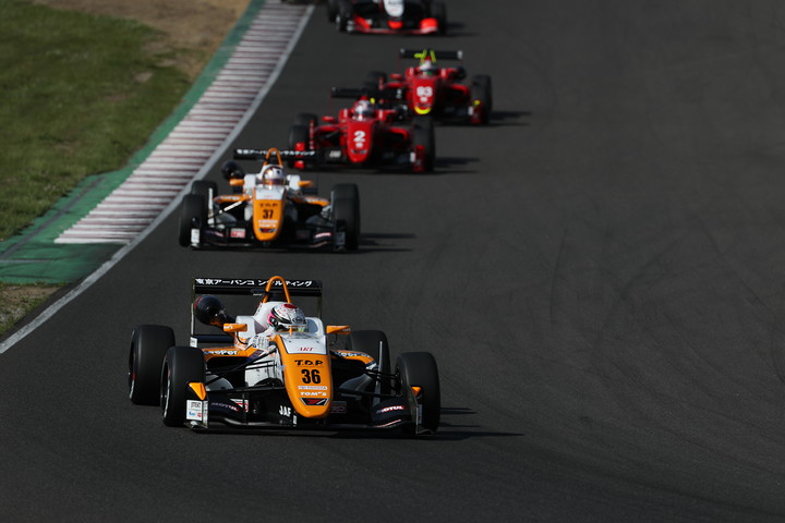 オープニングラップのヘアピン立ち上がり