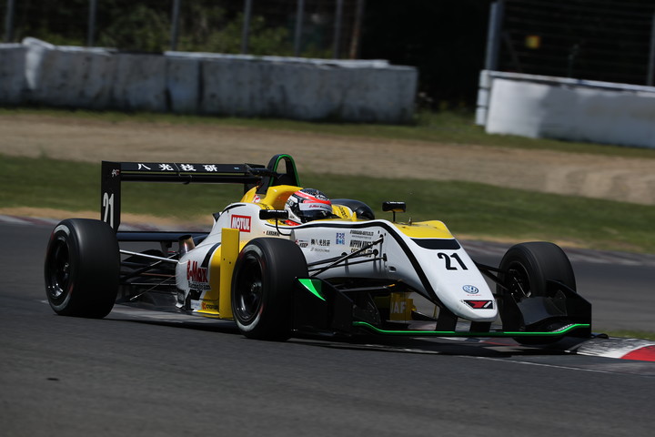 初参戦の平峰一貴（B-MAX RACING F3）は第3戦予選9位、第4戦予選10位