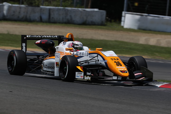 第3戦、第4戦ともポールポジションの坪井翔（カローラ中京Kuo TOM'S F317）