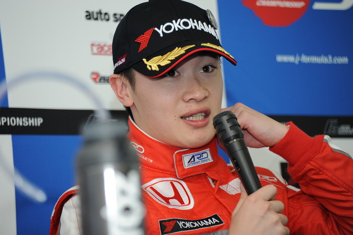 決勝記者会見: 3位の阪口晴南（TODA RACING）