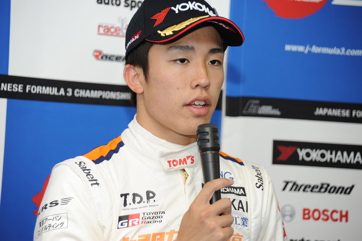 決勝記者会見: 優勝した坪井翔（カローラ中京Kuo TEAM TOM'S）