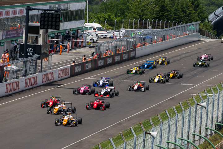 25周の決勝がスタートした