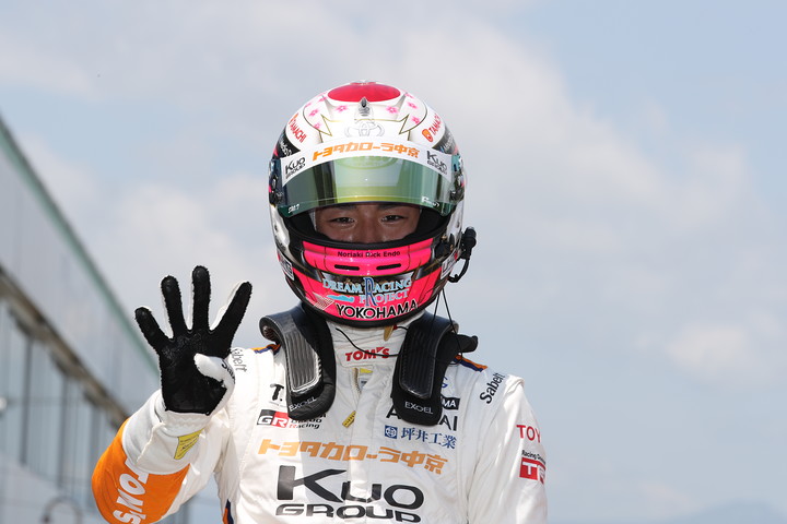 優勝した坪井翔（カローラ中京Kuo TEAM TOM'S）