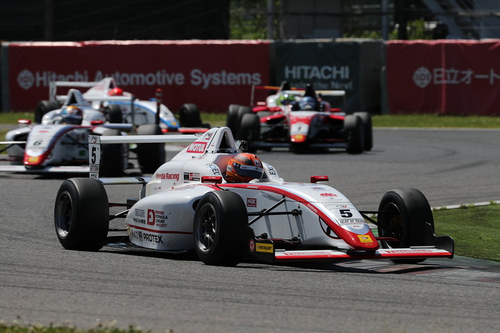 オープニングラップシケインのトップグループ