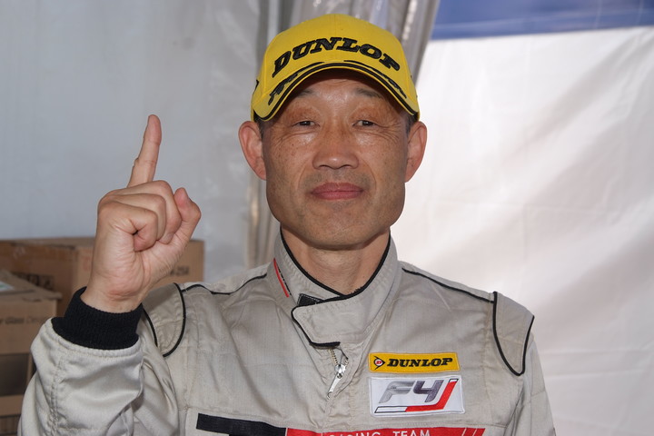 インディペンデントカップ優勝の仲尾恵史（TEAM RIGHT WAY）