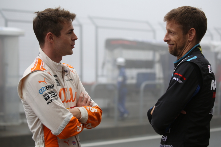 ジェームス・ロシター（LEXUS TEAM au TOM'S）とジェンソン・バトン（TEAM KUNIMITSU）