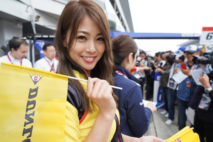 ピットウォーク: レースクイーン