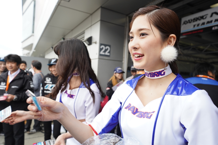 ピットウォーク: レースクイーン