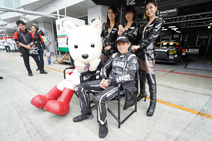 ピットウォーク: 蒲生尚弥（K2 R&D LEON RACING）