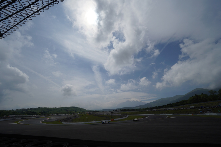 公式練習: 公式練習: 霧も晴れ太陽が顔をだし式練習が始まった