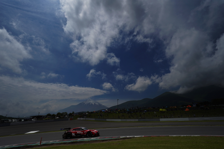 公式練習: 松田次生／ロニー・クインタレッリ組（MOTUL AUTECH GT-R）