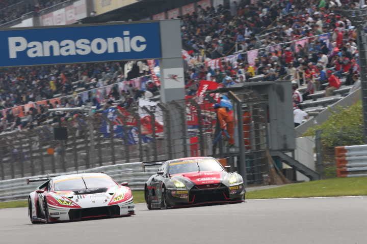 公式予選: マネパ ランボルギーニ GT3とGAINER TANAX GT-R