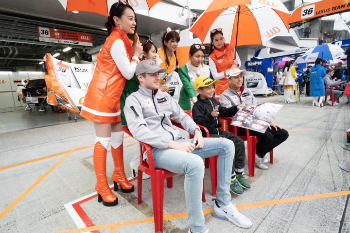 GTキッズウォーク: ジェームス・ロシターと関口雄飛（LEXUS TEAM au TOM'S）