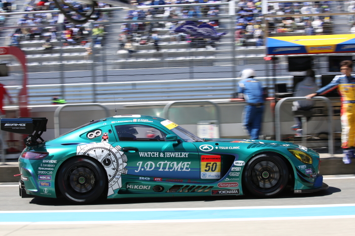 スタート進行: 加納政樹／安岡秀徒／坂本祐也組（EXE AMG GT3）