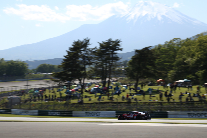 決勝レース: 松田次生／ロニー・クインタレッリ組（MOTUL AUTECH GT-R）