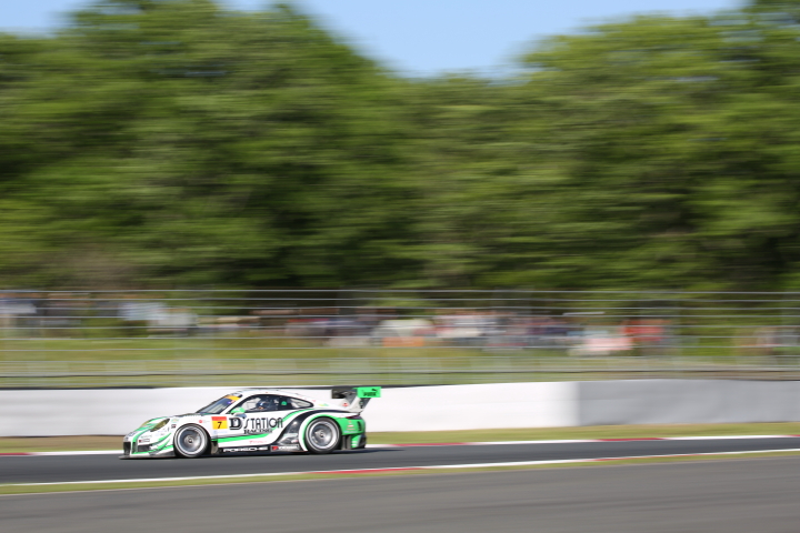 決勝レース: 藤井誠暢／スヴェン・ミューラー組（D'station Porsche）