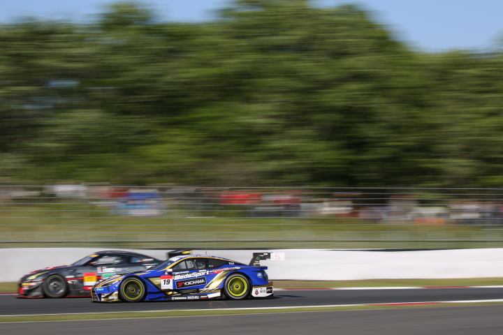 決勝レース: 国本雄資／山下健太組（WedsSport ADVAN LC500）