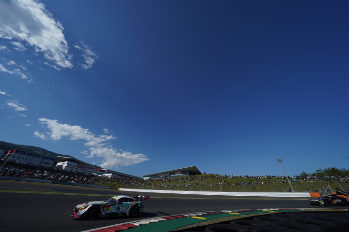 決勝レース: 谷口信輝／片岡龍也組（グッドスマイル初音ミクAMG）