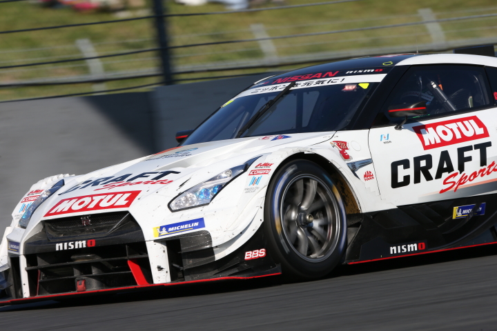決勝レース: 本山哲（CRAFT SPORTS MOTUL GT-R）