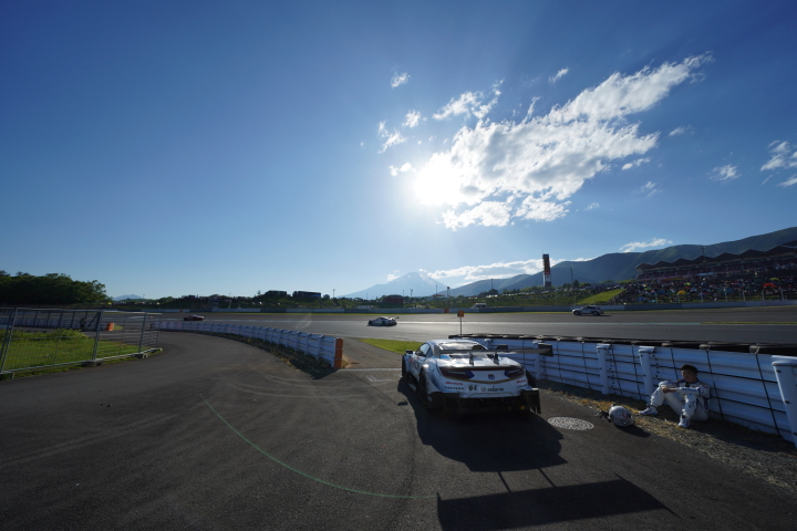 決勝レース: リタイアしたEpson Modulo NSX-GT