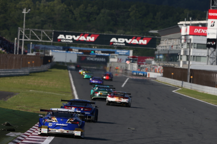 決勝レース: 国本雄資／山下健太組（WedsSport ADVAN LC500）