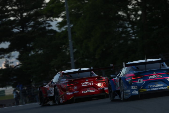 決勝レース: 立川祐路／石浦宏明組（ZENT CERUMO LC500）