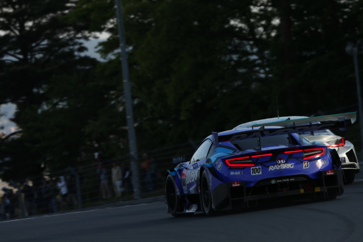 決勝レース: 山本尚貴／ジェンソン・バトン組（RAYBRIG NSX-GT）