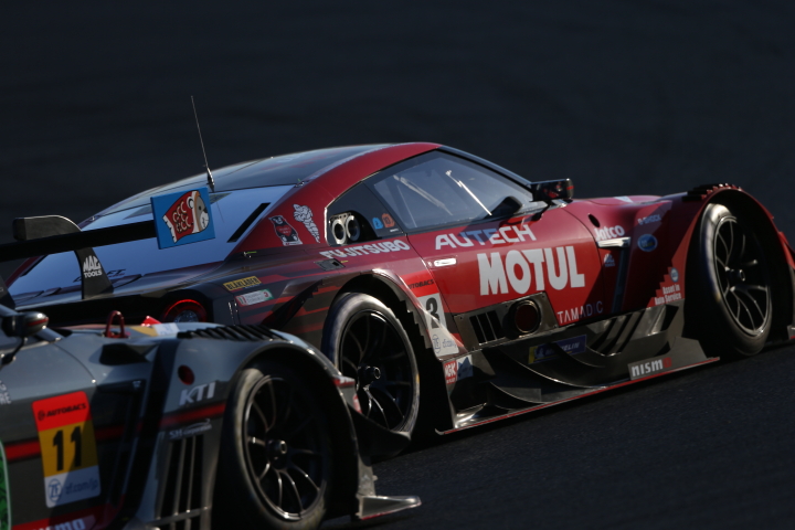 決勝レース: 松田次生／ロニー・クインタレッリ組（MOTUL AUTECH GT-R）