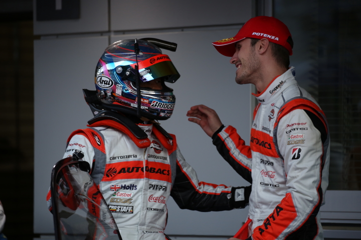 決勝レース: GT300クラスで優勝した髙木真一とショーン・ウォーキンショー（ AUTOBACS RACING TEAM AGURI）