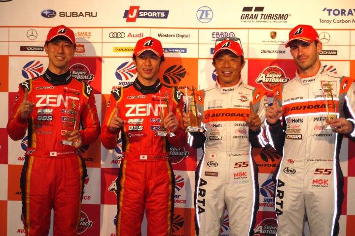 予選フォトセッション: 両クラスのポールシッター